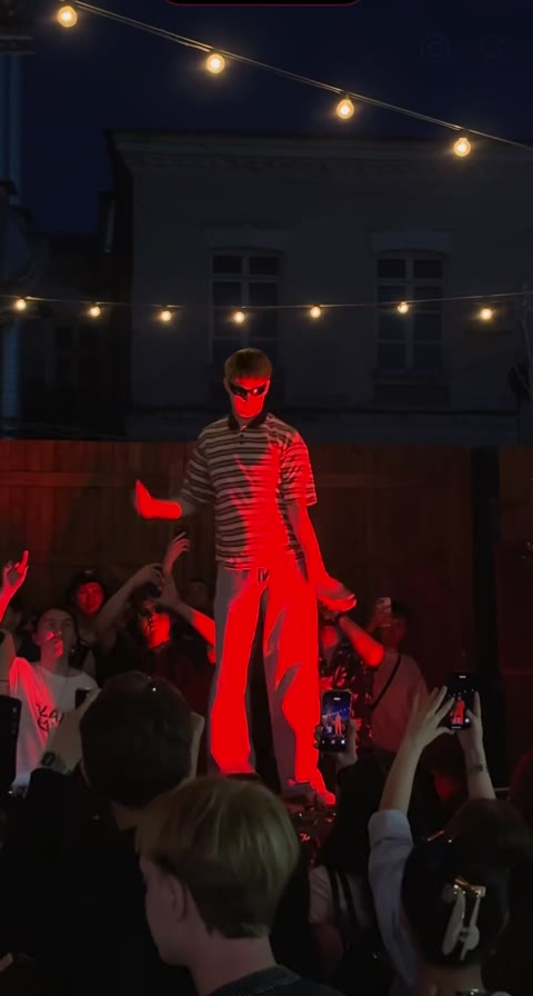 Central dancer in the Cheba Man source performance